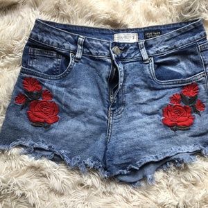 bluejeans shorts,appliqued  embroidered rose, Urban Heritage, size 7